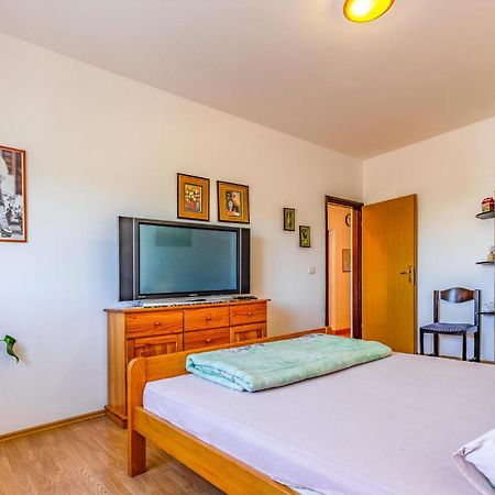 Gorgeous Apartment In Pula With Kitchen Exterior photo