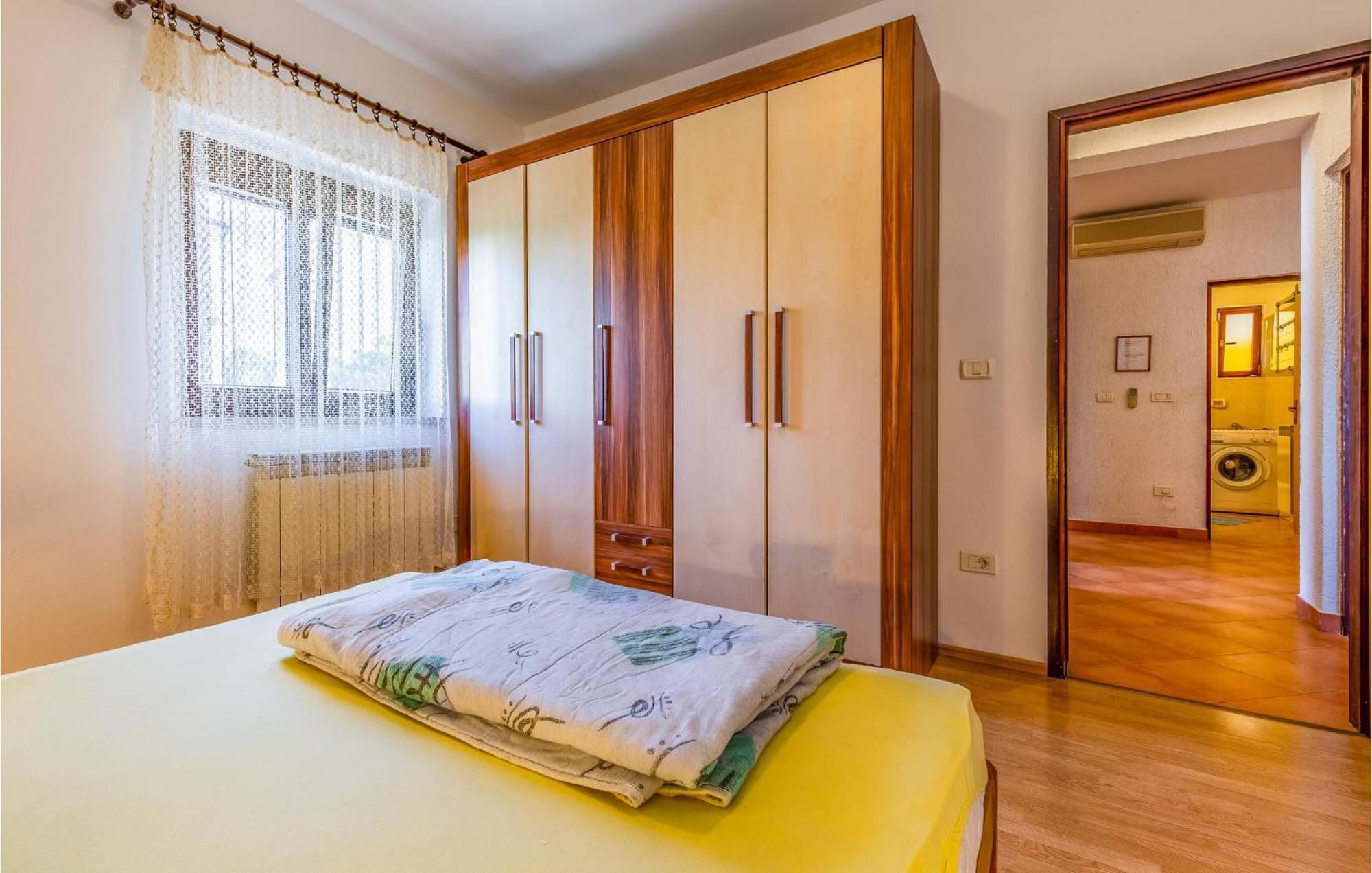Gorgeous Apartment In Pula With Kitchen Exterior photo