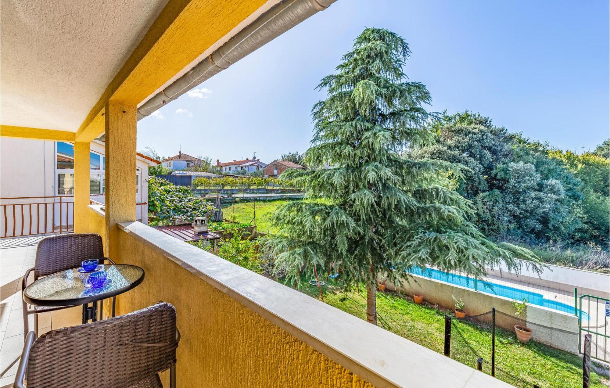 Gorgeous Apartment In Pula With Kitchen Exterior photo