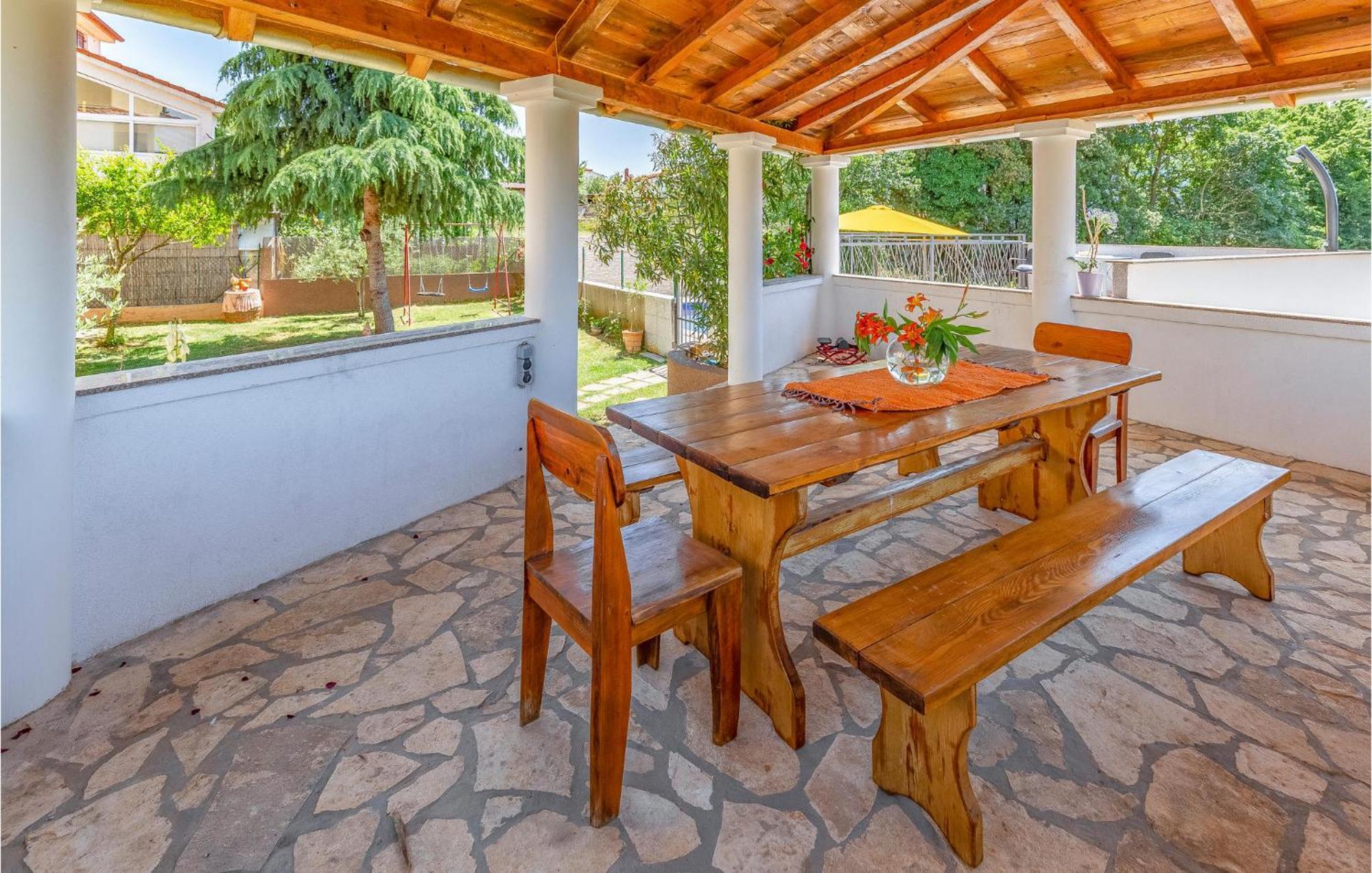 Gorgeous Apartment In Pula With Kitchen Exterior photo